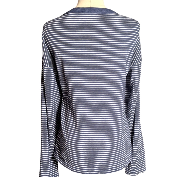 Vineyard Vines Size Medium Navy Striped Crewneck - Picture 3 of 8